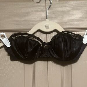 Elegant Black Lace Strapless Bra